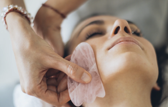 Energeetiline pea- ja näomassaaž gua sha kiviga